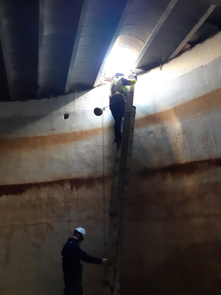 Albertestival's tweet photo. Desde @AGBARclients aprofitem en algunes neteges dipòsits, per revisar i avaluar 🧐 infraestructures forma preventiva desde punt vista estructural 🏗 amb companys @SocadeSL, per exemple inspecció avui Dipòsit Rectoret @Ajuntamentcunit. 👍🏻 @mc_laura07 @adriafort i TOT Equip #PRL https://t.co/VB6zZr4N9Y
