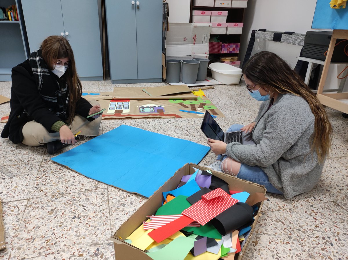 gregorioferva's tweet photo. Después del taller de cuentacuentos de #zolopotrocoteatro las alumnas de #EducaciónInfantil se han puesto manos a la obra... en unos días veremos resultados. #edin #gregoriofer #cuentacuentos #fp #formacionprofesional #aprendemosjuntos https://t.co/RySJQ7p4S8