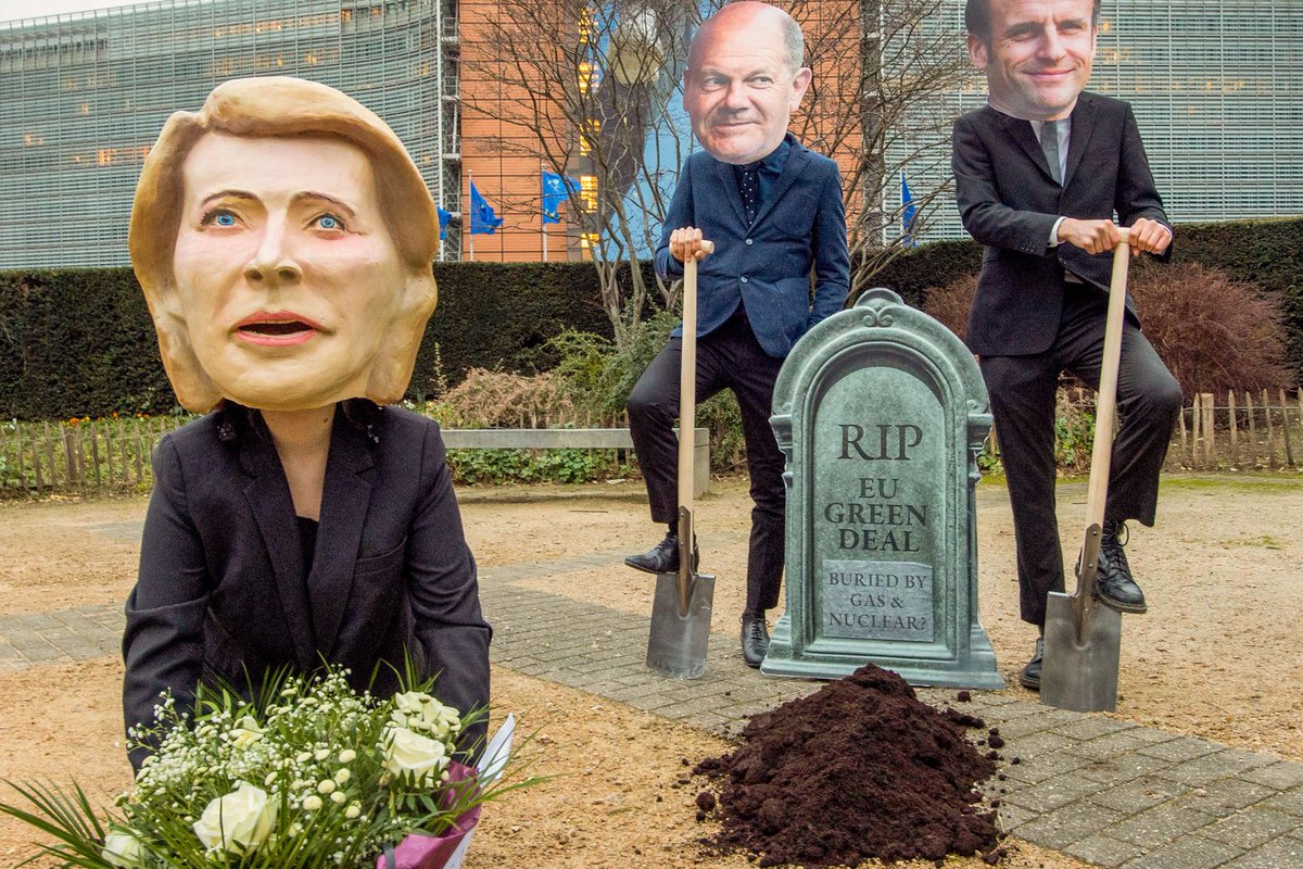 Avaaz (@avaaz) on Twitter photo ❌Gas and Nuclear are not green❌
Von der Leyen’s taxonomy could bury Europe’s Green Deal. Today we came together to tell <a href="/vonderleyen/">Ursula von der Leyen</a>, <a href="/EmmanuelMacron/">Emmanuel Macron</a> and <a href="/OlafScholz/">Olaf Scholz</a> that that we will keep fighting for a 100% clean Europe for future generations. Join us to #StopFakeGreen ❌Gas and Nuclear are not green❌
Von der Leyen’s taxonomy could bury Europe’s Green Deal. Today we came together to tell <a href="/vonderleyen/">Ursula von der Leyen</a>, <a href="/EmmanuelMacron/">Emmanuel Macron</a> and <a href="/OlafScholz/">Olaf Scholz</a> that that we will keep fighting for a 100% clean Europe for future generations. Join us to #StopFakeGreen