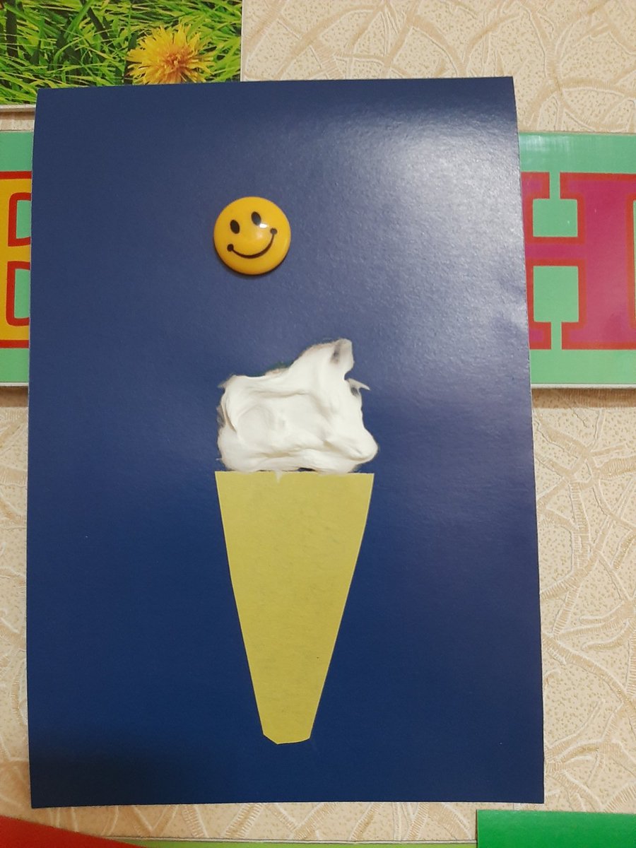 В рамках проекта "Успех каждого ребенка" ребята младшей группы готовятся к творческому конкурсу, применяя нетрадиционную технику - "Рисование пухлыми красками"