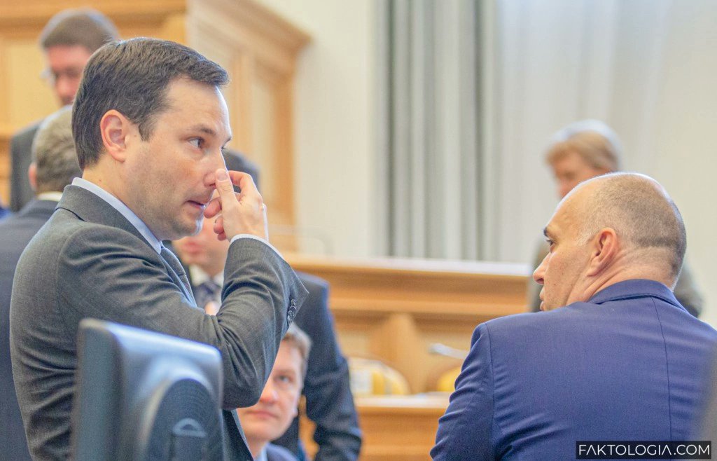 «Такого политического позора власти Югры могут и не вынести».
Суд в ХМАО может запустить процесс по отмене результатов выборов глав из-за, возможно, незаконно проведённых конкурсов. Подробнее: vk.com/wall-153926312…