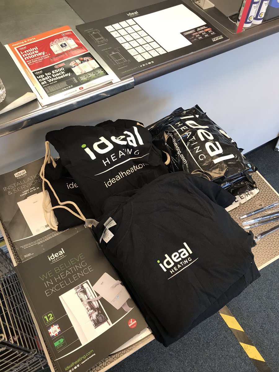 Ideal_NardiaJ's tweet photo. Pop down and see me today @WolseleyUK Bedford chat to me all things @idealheating 🐝😇 grab some pizza 🍕too #maxmaxmax https://t.co/2PL86pFo1T