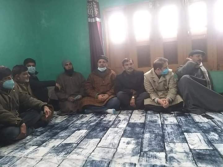 PdpRajouri's tweet photo. @jkpdp  president and former Chief Minister Ms. @MehboobaMufti Sahiba along with senior leaders of the party visited the residence of Senior Leader and former minister Adv. Abdul Haq Khan sahab (Lolab Kupwara) for Condolence on the sad demise of his sister. @YouthJKPDP https://t.co/BwmDCKnv46