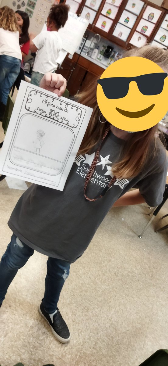 CastiStephani's tweet photo. Celebrating 100 days of school.....👌👌🤣🤣🤣 fun activities !!!! https://t.co/LNVTg1Lcjg