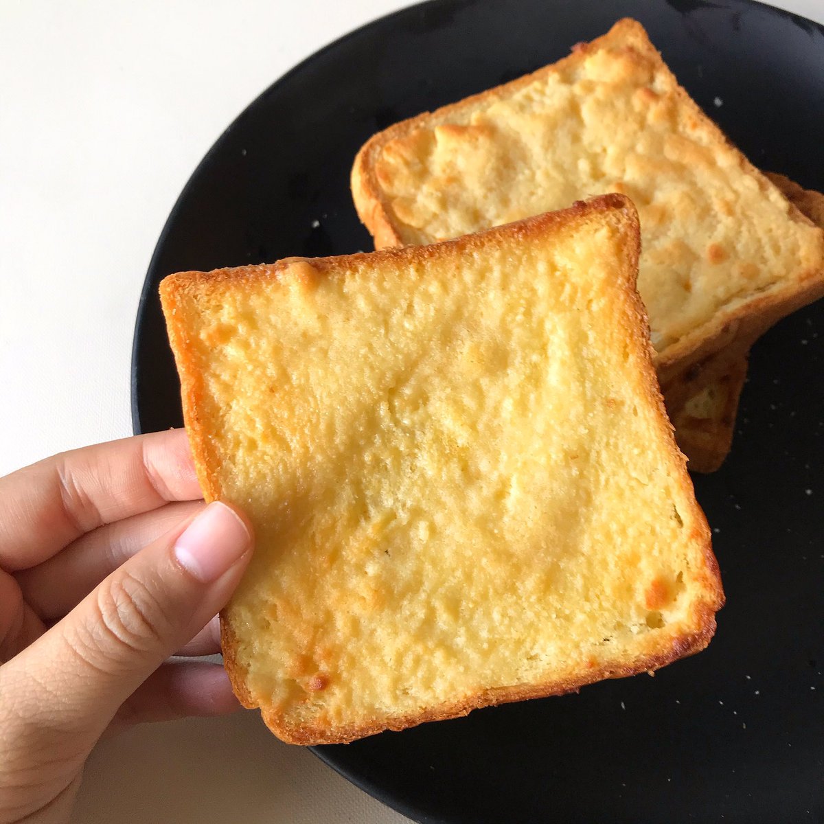 starrofme's tweet image. เนยทาขนมปังอันนี้อร่อยมากกก ของuna butter กินแล้วไม่เลี่ยนเลย กินเสร็จกูอยากกินต่อหลายๆแผ่นเลยอะ คือดีจริง เป็นเนยที่ละมุนที่สุดเท่าที่กินมา ทาสเนยแบบกูตกหลุมรักสิ่งนี้