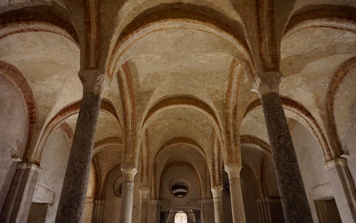 Tornare indietro nel tempo di quasi mille anni? Possiamo farlo scendendo nella Cripta di San Sepolcro, al di sotto dell'omonima chiesa, fondata infatti attorno al 1030!
Secondo la leggenda, proprio qui dovevano essere custodite le reliquie dei crociati!
👉bit.ly/3L68Jwv