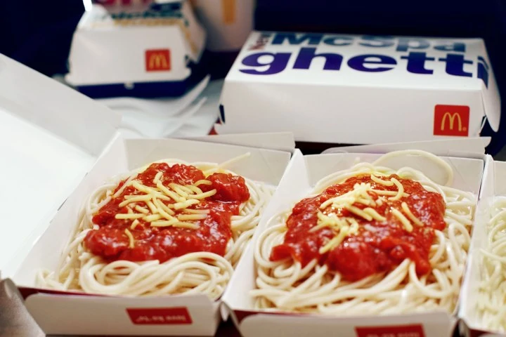 wildtangoweb's tweet photo. @freezydorito we're also all missing out on McSpaghetti. Courtesy of the Phillipines https://t.co/J979GOOvLE