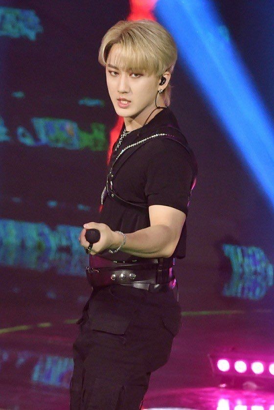 я вам клянусь что этот образ чанбина никогда НИКОГДА не выйдет из моей головы