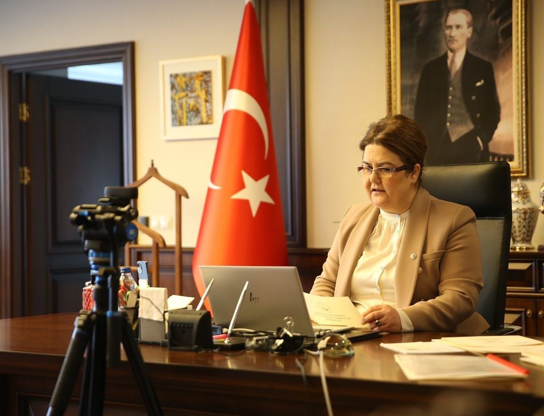 Çocuk Danışma Kurulu olarak 2022 Yılı 1. Olağan Toplantımızı pandemi koşulları sebebiyle çevrimiçi olarak, Sayın Bakanımız Derya YANIK'ın da teşrifleri ile gerçekleştirdik. 2022 yılında yapacağımız çalışmaları konuştuk ve planladık. Emeği geçen herkese teşekkür ediyoruz.