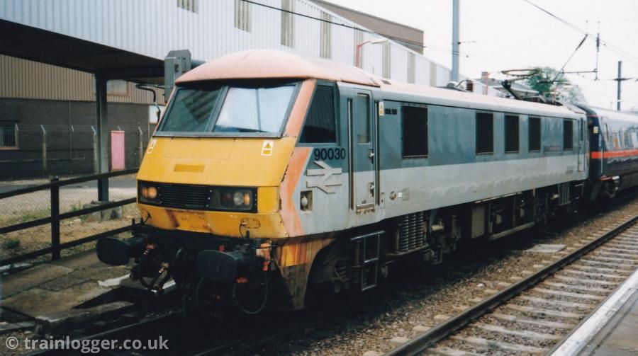 trainlogger's tweet photo. 90030.
Peterborough on 3rd August 1999.
#electricLoco #trains #class90 #Freightconnection
https://t.co/1rvGenkr7H #trainlogger https://t.co/2iNrx38QNC