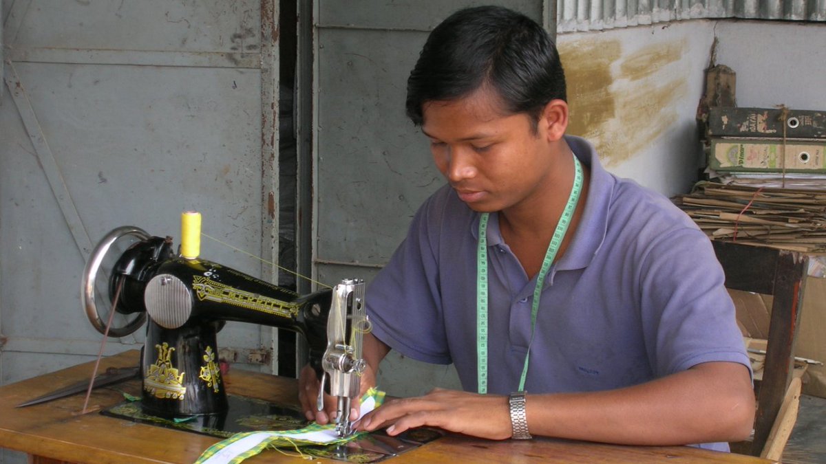 i3_program's tweet image. RMG workers spend an estimated 60.7% of their #householdearnings on day-to-day expenditures. What are the other #income, #expenditure, #savings, and #borrowing patterns of RMG workers in Bangladesh? 

Find out here tinyurl.com/rdwhsxye.