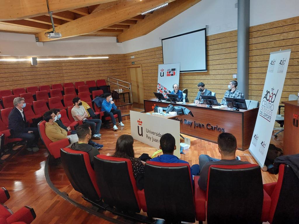 Centro de Estudios del Deporte (@ced_urjc) on Twitter photo El @CED de la <a href="/urjc/">URJC</a> hace entrega de material científico al grupo de atletas liderado por el profesor <a href="/peterjr49/">Pedro Jiménez-Reyes</a>. Enorme labor de transferencia del conocimiento para mejorar el rendimiento de atletas como <a href="/BrunoHortelano/">Bruno Hortelano</a> <a href="/MarkUjakpor/">Mark Ujakpor Sánchez</a> <a href="/Alberto_200ml/">Alberto Muñoz Alonso</a> #Gen #Tirso El @CED de la <a href="/urjc/">URJC</a> hace entrega de material científico al grupo de atletas liderado por el profesor <a href="/peterjr49/">Pedro Jiménez-Reyes</a>. Enorme labor de transferencia del conocimiento para mejorar el rendimiento de atletas como <a href="/BrunoHortelano/">Bruno Hortelano</a> <a href="/MarkUjakpor/">Mark Ujakpor Sánchez</a> <a href="/Alberto_200ml/">Alberto Muñoz Alonso</a> #Gen #Tirso