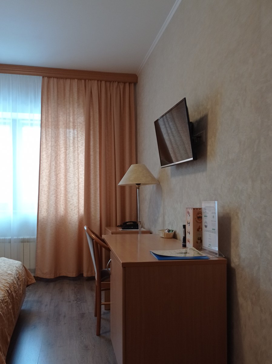 Pechorahotel's tweet photo. Прошли новогодние и рождествен��кие праздники, а наша гостиница продолжает принимать гостей и радоваться новым встречам. Для заселения в гостиницу QR-код не требуется.
Мы ждем вас и все так же заботимся о чистоте и безопасности, соблюдая все предписания властей и медиков. https://t.co/2OV9TCDGFv