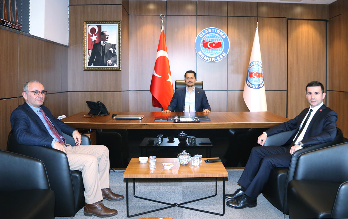 UCMSGenelMerkez's tweet photo. HAVELTED Başkanı Sn.Turgay Sarıkaya, Genel Başkanımız Sn.Kenan Çalışkan'a, 7.Olağan Genel Kurulda yeniden seçilmesi sebebiyle kutlama ziyaretinde bulundu. Sarıkaya ayrıca,havacılık tazminatıyla ilgili Yargı Kararı sürecine desteğinden dolayı Genel Başkan Çalışkan'a teşekkür etti. https://t.co/qQct5HycjT