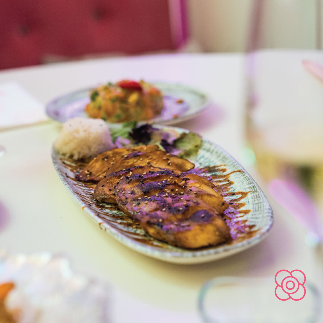 El Pollo Teriyaki marinado con salsa teriyaki, arroz
y brotes tiernos es una de nuestras especialidades 🍗. ¿Rico, verdad 😚? Ven a probarlo a nuestros restaurantes o pídelo en misssushi.es