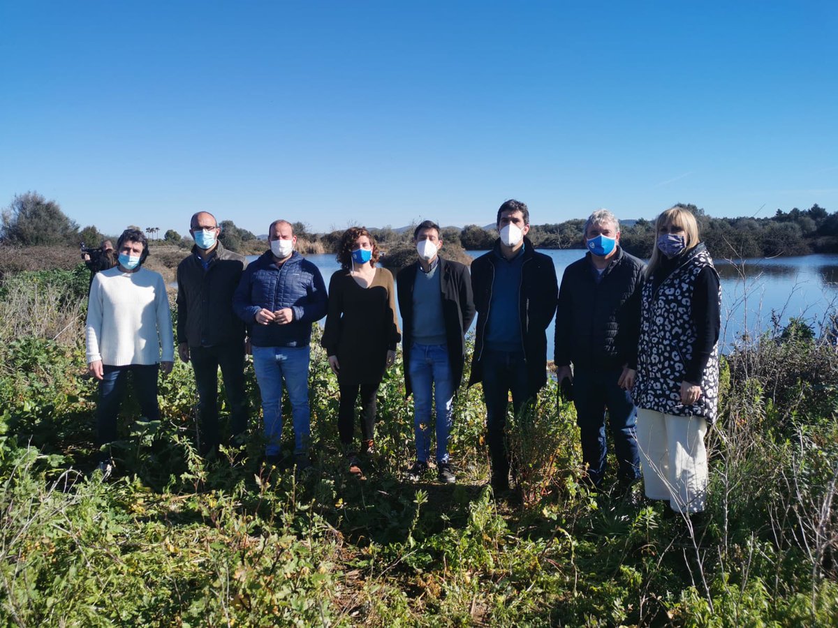 GOBMallorca's tweet photo. 🏞️ Amb motiu de l'efemèride hem visitat les llacunes de #SonNavata, un hàbitat de zona humida de gran riquesa per a l'avifauna. Gràcies al conveni signat amb l'Agència Balear de l’Aigua, els #voluntaris del #GOBFelanitx s'encarreguen de fer censos i seguiment de la fauna. https://t.co/mKZ0RBwM7x