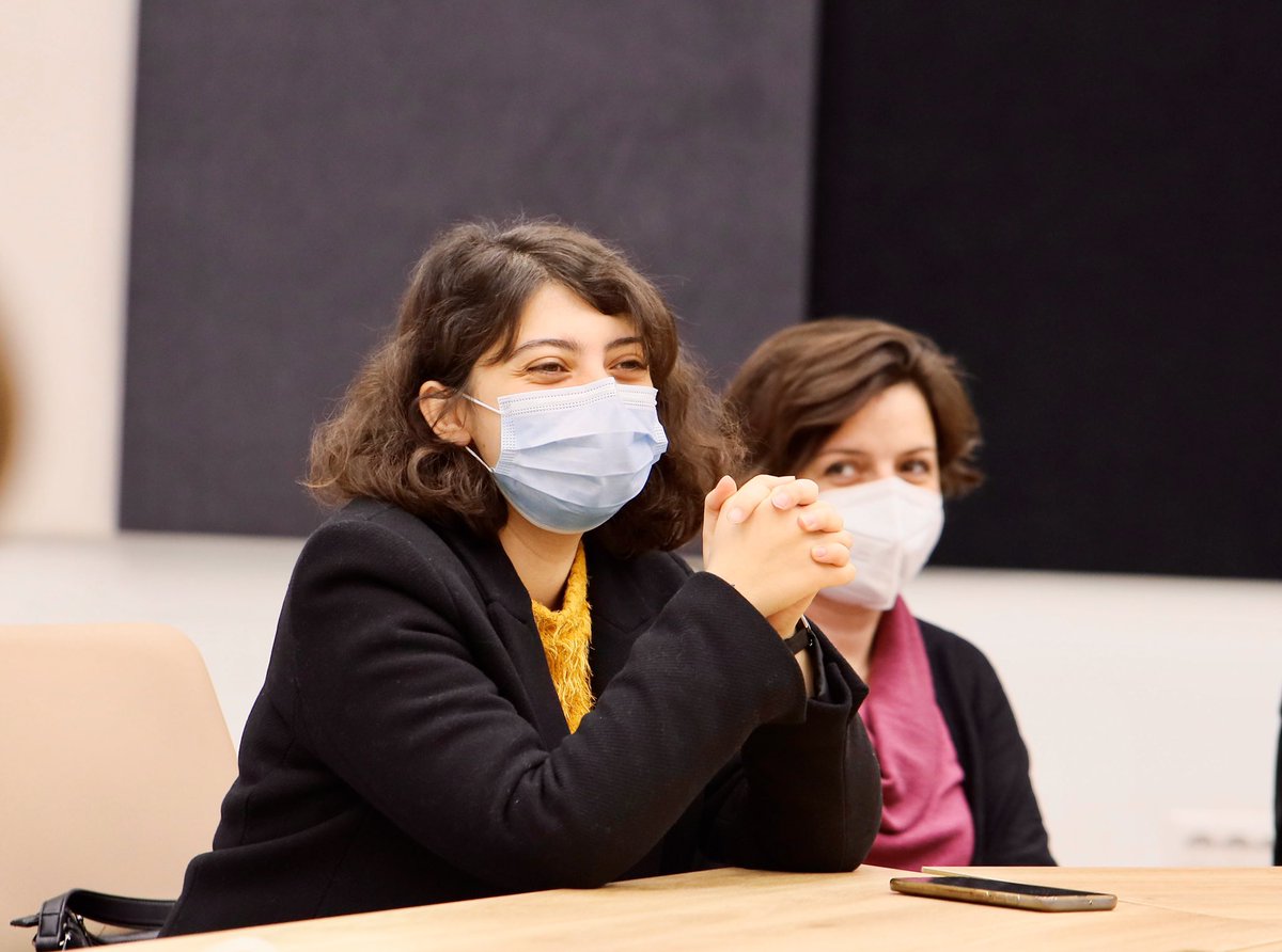 GManastirliu's tweet image. 🙏🏼 Falenderim nga zemra për mjekët që prej tre vitesh ofrojnë shërbim shëndetësor ne spitalet rajonale e bashkiake. 

E gëzuar që një pjesë prej tyre, pas përfundimit të kontratës tre vjeçare, do të vijojnë të punojnë në këto spitale.

#Bashkë 🤝#PërShëndetësinëQëDuam ☀️