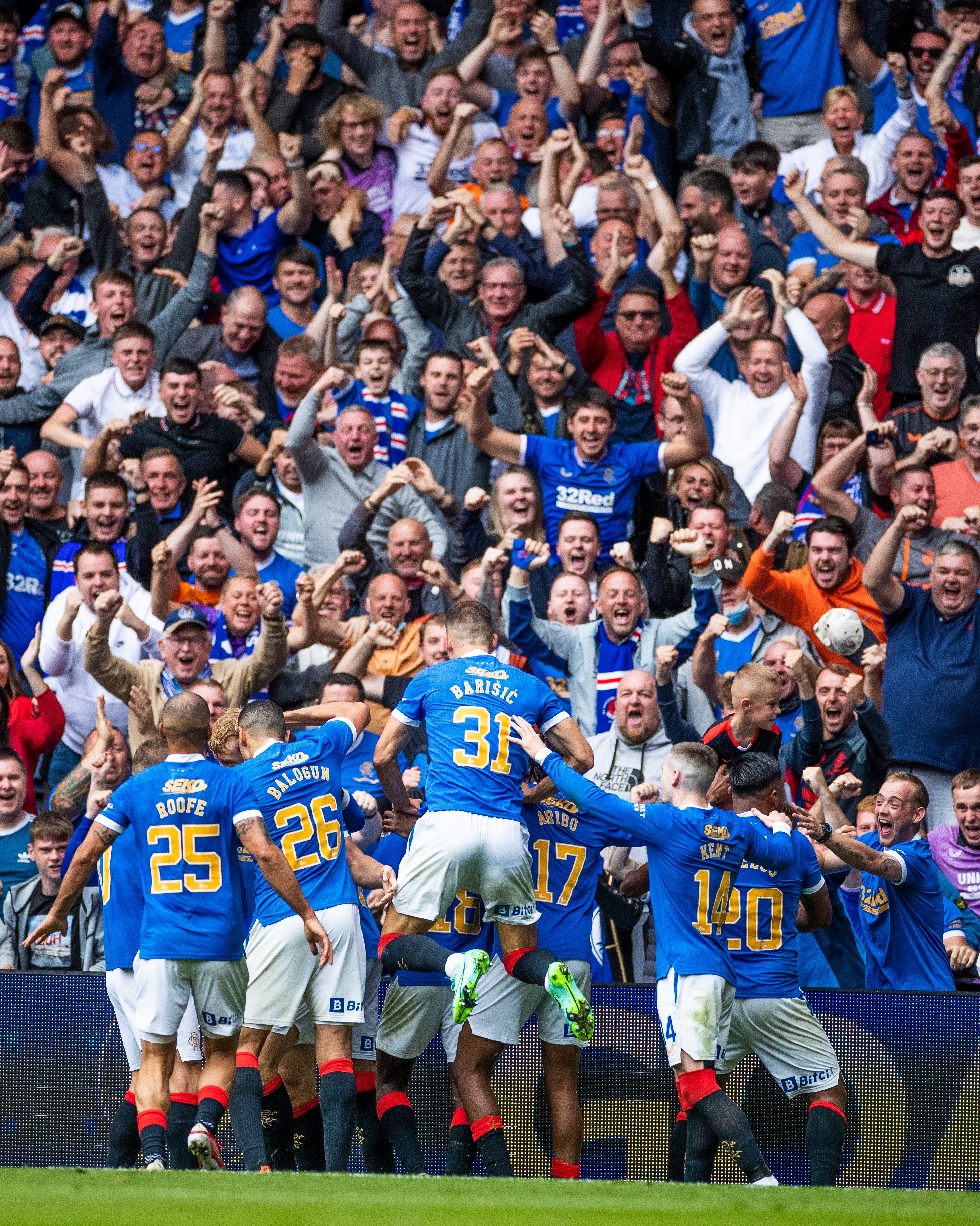Rangerslı Futbolcular Gol Sevinci Yaşıyor