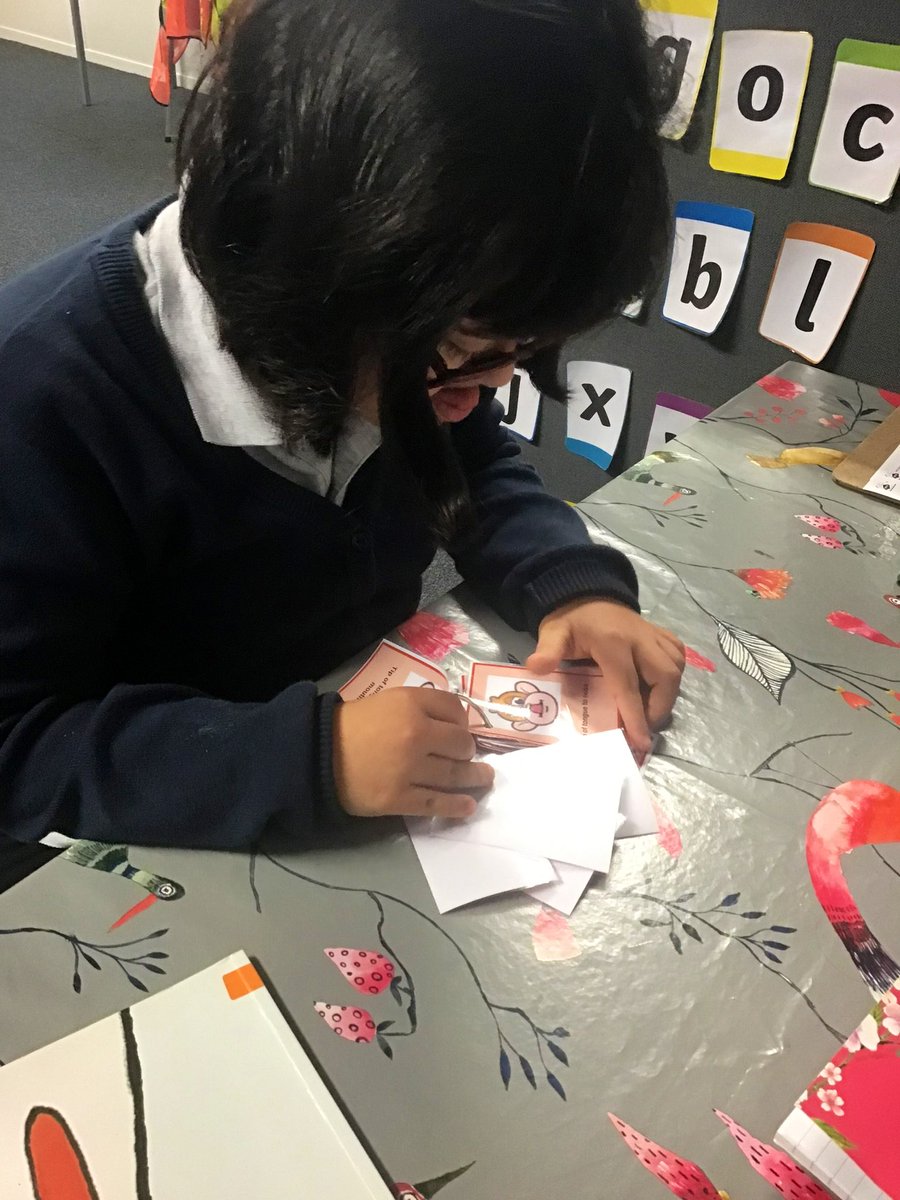 woodlandswillow's tweet photo. We have some very independent students in Willow class, accessing the writing area without any assistance from staff 😎 #doodle #writingtable #sen @WoodlandsHS @CardiffWestern https://t.co/ftFLB254mR