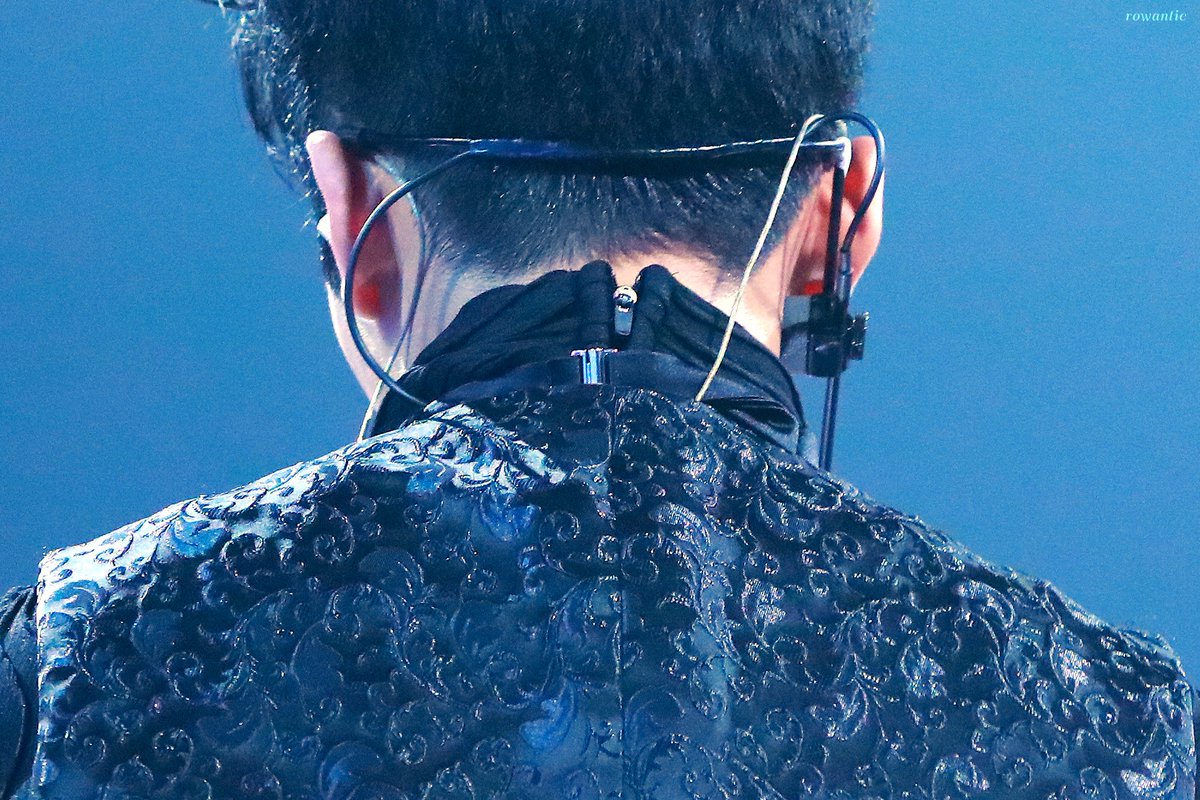 220122 IMPERFECT CONCERT
틈 없이 여며 입은 이 의상의 비밀: 뒷지퍼임 
#로운 #ROWOON #SF9 #에스에프나인