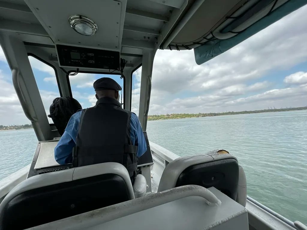 salimcamerapix's tweet photo. Back on the road!! This time we are back to the stunning Kenyan Coast!! Working with the best team around!! 😊😊
#mombasa #MoAmin #legend #camerapix #crew #history #film #coast #sea #tusks https://t.co/e631m0F8Tm