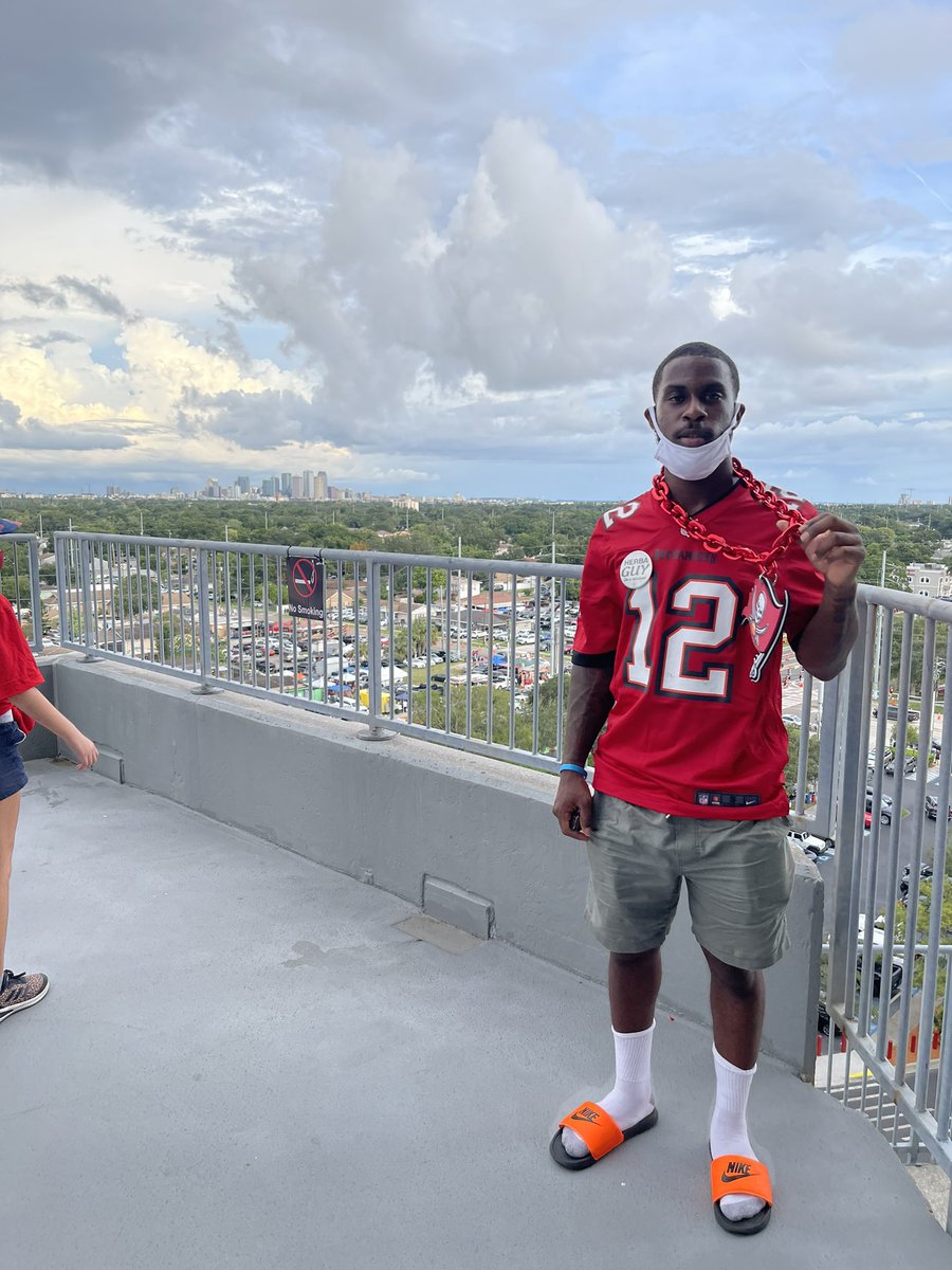 The_Adrian_junr's tweet photo. Slight flex💪🏾  me and my bro @PTBMJimmy gotta see Brady play in his last season ever🙏🏾 IN TAMPA🗣 #OffTheBucketList #PTBMFitness https://t.co/yC2rEZKgRa
