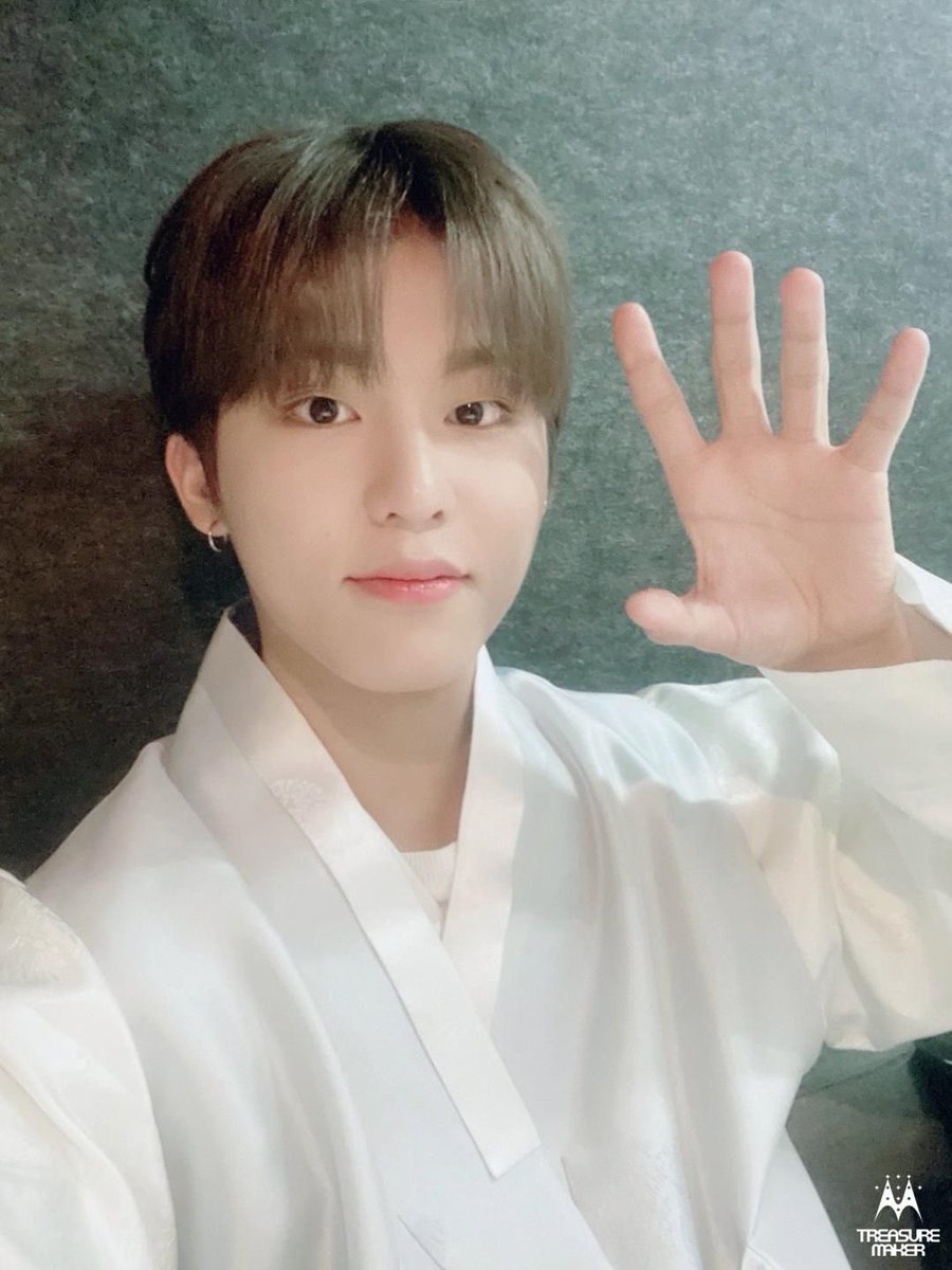 jeongwoosaurus's tweet photo. Ang pogi naman amoy johnson's baby powder 😻 https://t.co/AL4FfyIYAh