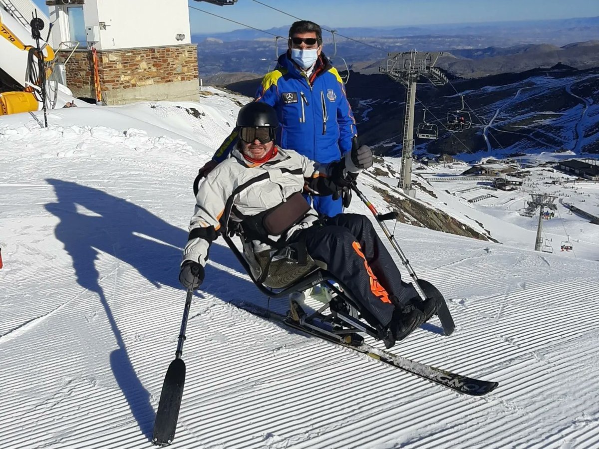 FundDyD's tweet photo. El buen ambiente y el extraordinario tiempo se convirtieron en imprescindibles en la práctica de este deporte junto con nuestros magníficos profesores y especialistas en Esquí Adaptado. 🏂
¡Todavía nos quedan más experiencias para seguir deslizando! 🦾🏔️ https://t.co/uRGLYnhXSY