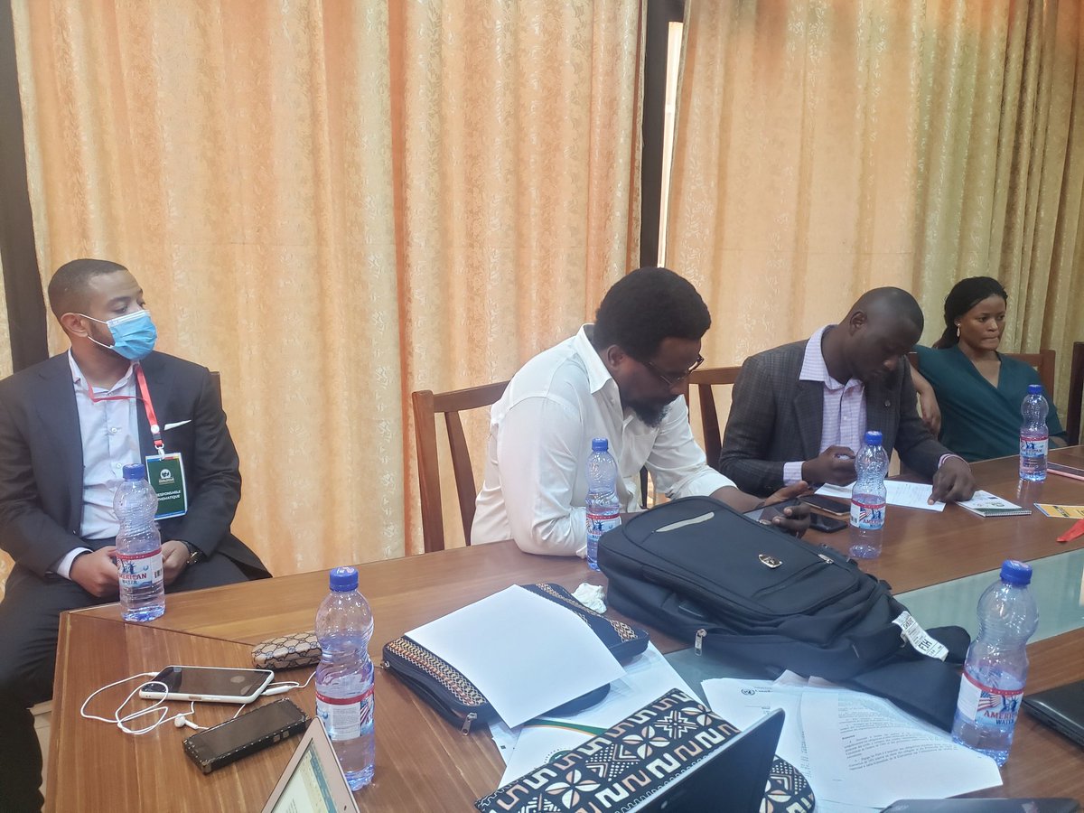 GraceShako1's tweet photo. #RDC : 2ème jour du #DialogueIntergRDC, les discussions portent autour de la bonne gouvernance et démocratie. L'une des questions soulevées : il y a t'il succès de la démocratie en RDC? Ce panel est dirigé par #LéonlamboliKengo@ et connaît la participation de @Icone_Carbone https://t.co/MDmr9qAnLO