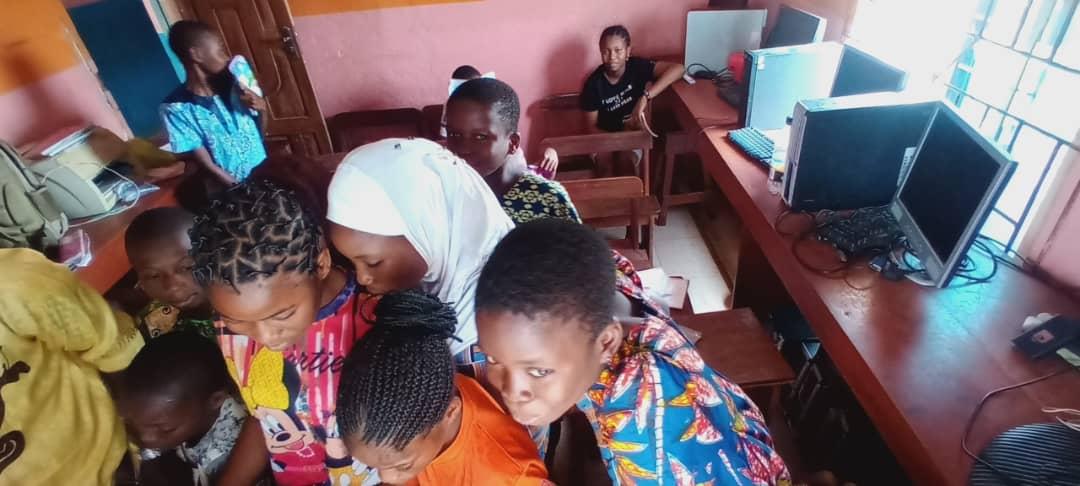 ideenigeria16's tweet photo. Training on Embedded Coding and Computer Maintenance for students in Ibiade Community of Ogun State. #3rdseries #Techkids 
@MottMacDonald @dabiodunMFR @HealthEduRes @Plan_Nigeria @sunaksam @OLAABASS https://t.co/hxwRhCODWi