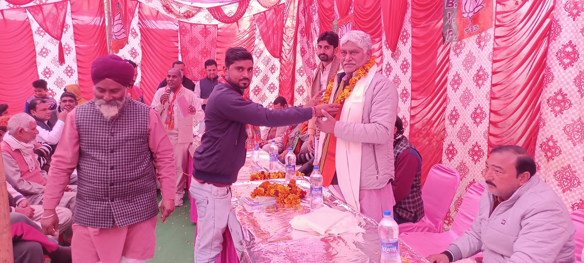 ashoksingh091's tweet photo. बेहट विधानसभा के मुजफ्फराबाद में भारतीय जनता पार्टी प्रत्याशी नरेश सैनी जी के समर्थन में पहुंच कर कार्यक्रम में उपस्थित जनों से अधिक से अधिक संख्या में मतदान करने और कराने की अपील की

 माननीय मंत्री जसवंत सैनी जी, हैदर अली गुर्जर जी का मार्गदर्शन प्राप्त हुआ साथ में दीपक राठौर https://t.co/5rjrycDrod