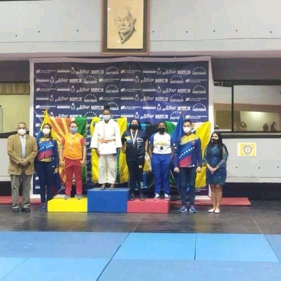 manuel_psuv1's tweet photo. #Felicidades al medallista de judo que ganó oro para el estado Bolívar desde la gran sábana apoyamos el deporte que viva la patria 
@NicolasMaduro
@MervinMaldonad0
@dcabellor
@Mppjd_
#lagransabanatieneconque https://t.co/dwgvFpALQv