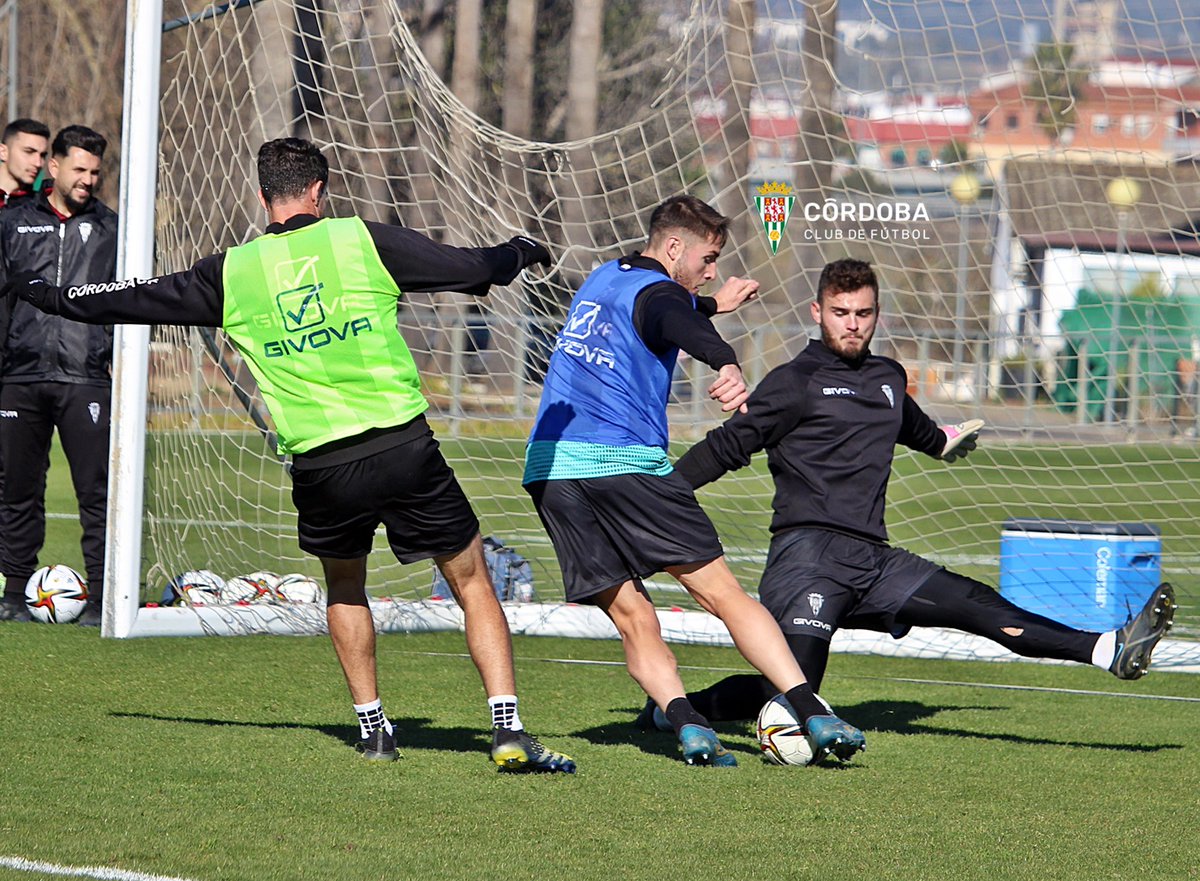 CordobaCF_ofi's tweet photo. 📸GALERÍA ||
Fútbol reducido 🤜⚽️🤛🥅
https://t.co/JkPL2o7bn0
#CórdobaCF #SegundaRFEF #CCFCoria 🎯 https://t.co/RdbfZZsyc6