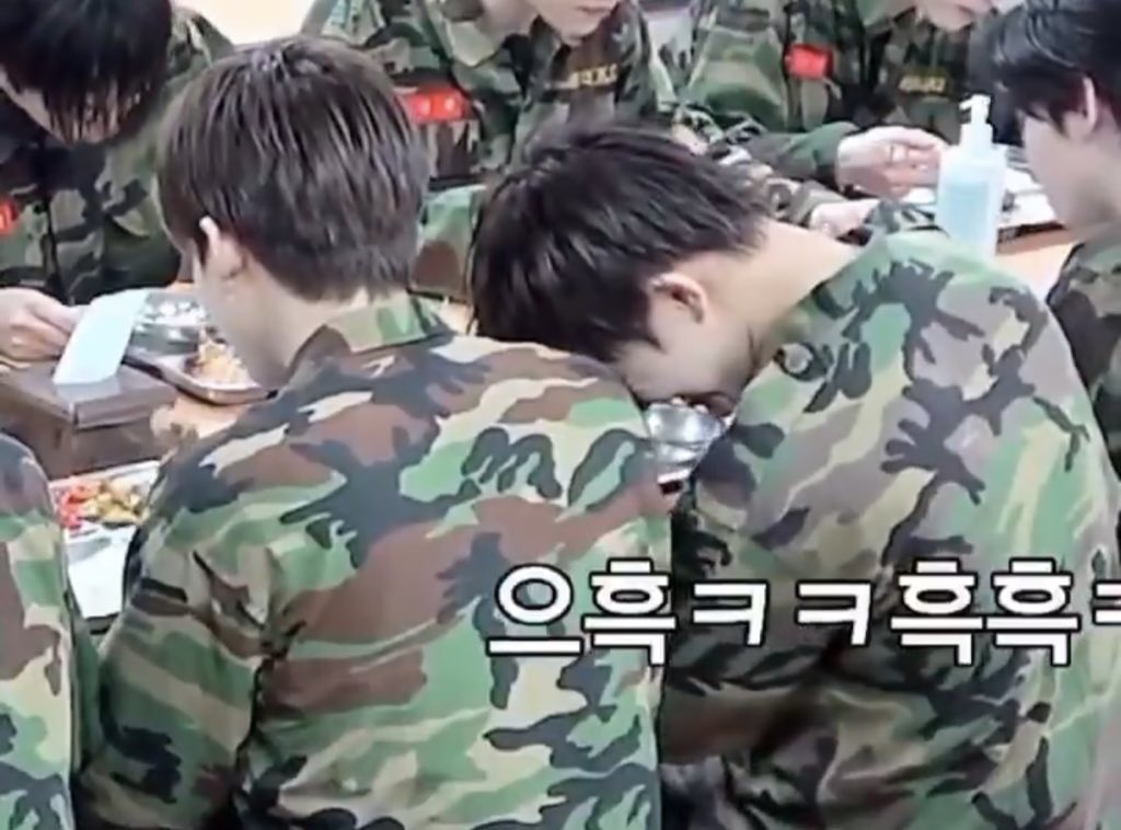 จีฮุนคือหลอกจุนกยูเก่งมาก ทั้งหลอกกินขนม หลอกจับมือ หลอกซบ หลอกได้ทุกอย่าง ยกเว้นหลอกให้ออกมากินข้าวด้วยกัน