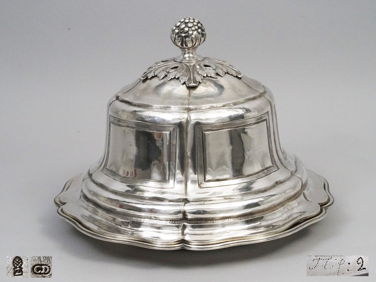 HelgaMatzke's tweet photo. Following the arrival of the new year we would like to present a Royal Silver Entrée dish and cover, originating the the service of the Empress Catherine the Great of Russia. The organic forms harmonise with the tactility of the silver and framed by its acanthus adorned handle. https://t.co/PL2PFbO2VH