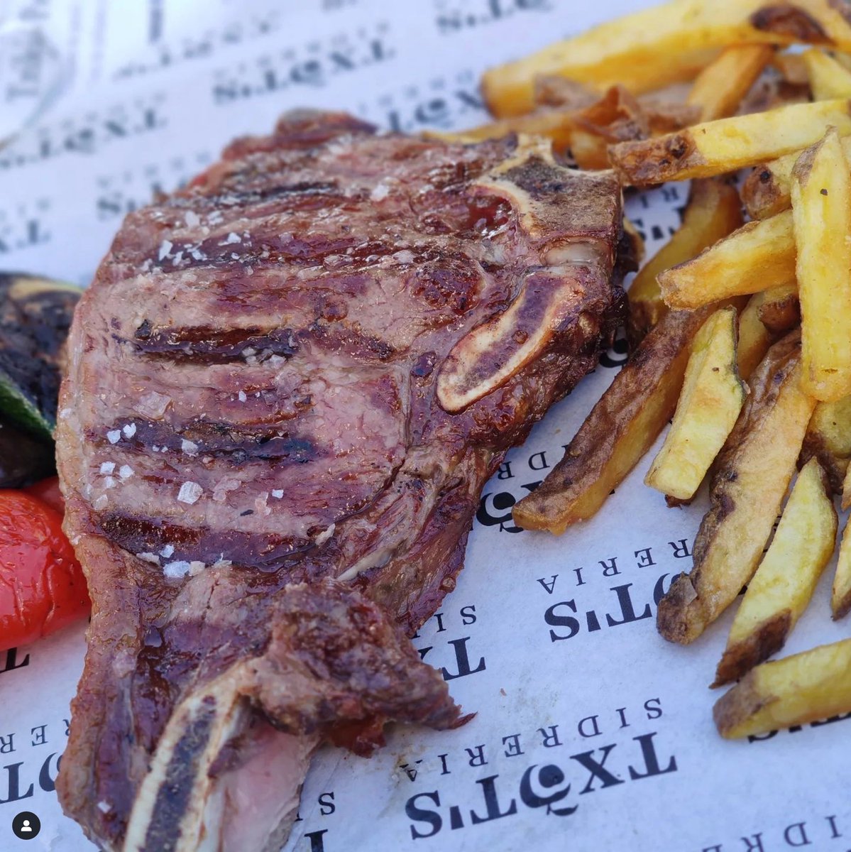 Entrecot de vedella per celebrar el dimecres? 🍽️🥩 T'esperem al Txot's!⁣
⁣
📸 @torualmuerzos⁣
⁣
#sidreriatxots #txots #entrecot #entrecotalabrasa #happymoments #meatlovers #figueres #roses #empuriabrava