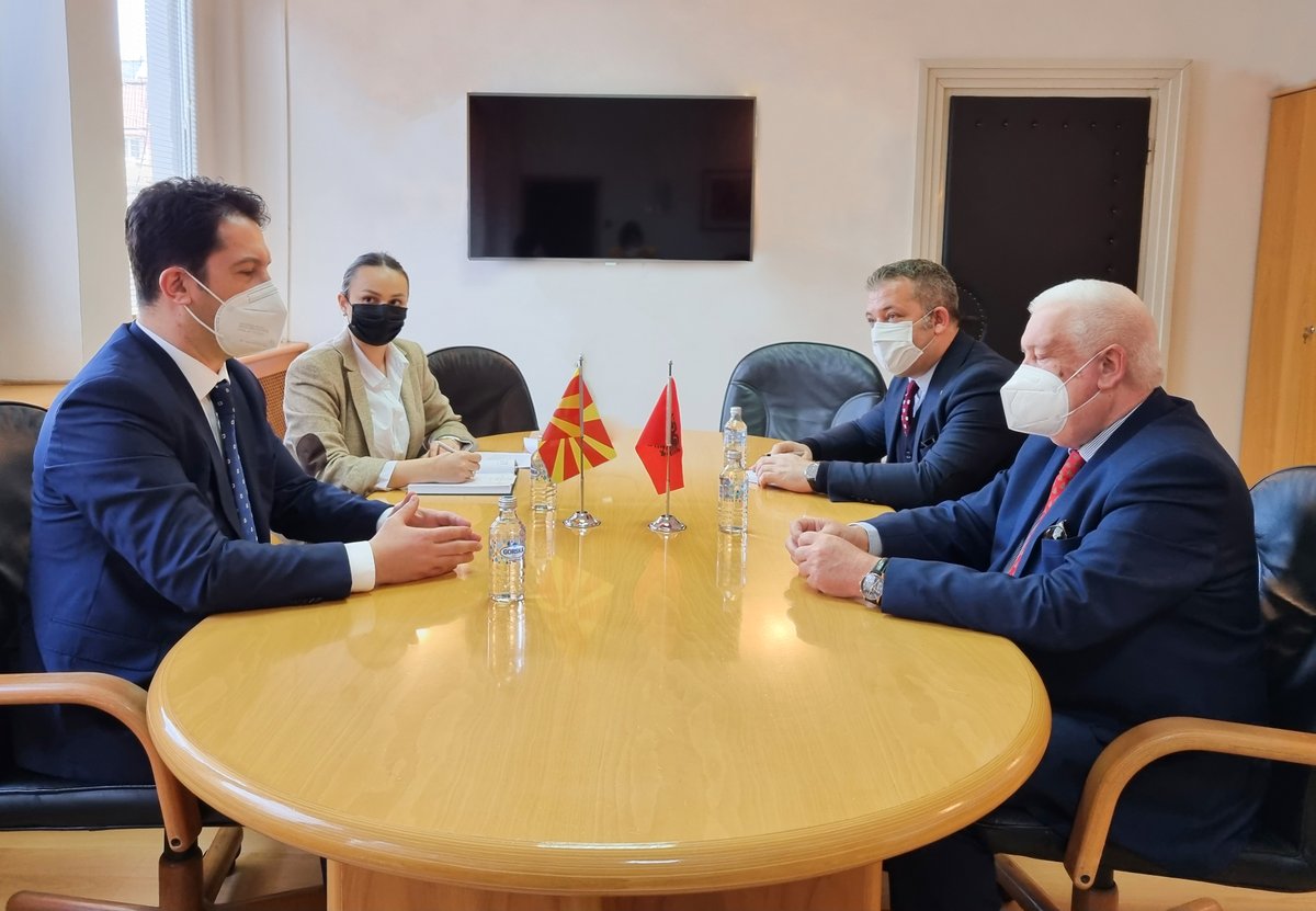 Takimi i sotëm me ambasadorin e Republikës së Shqipërisë në vendin tonë, Sh. T., z. " Fatos Reka  /
Денешната средба со амбасадорот на Република Албанија во нашата земја, Ш. Т., З. Фатос Река.

facebook.com/BekimSali.AAA/…