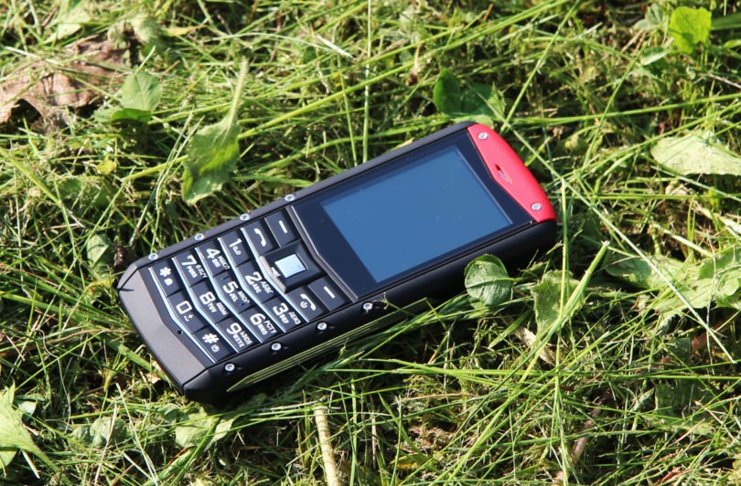 Телефон для военных без камеры и интернета. AGM m2. Кнопочный телефон. Сотовый телефон кнопочный. Неубиваемый телефон.