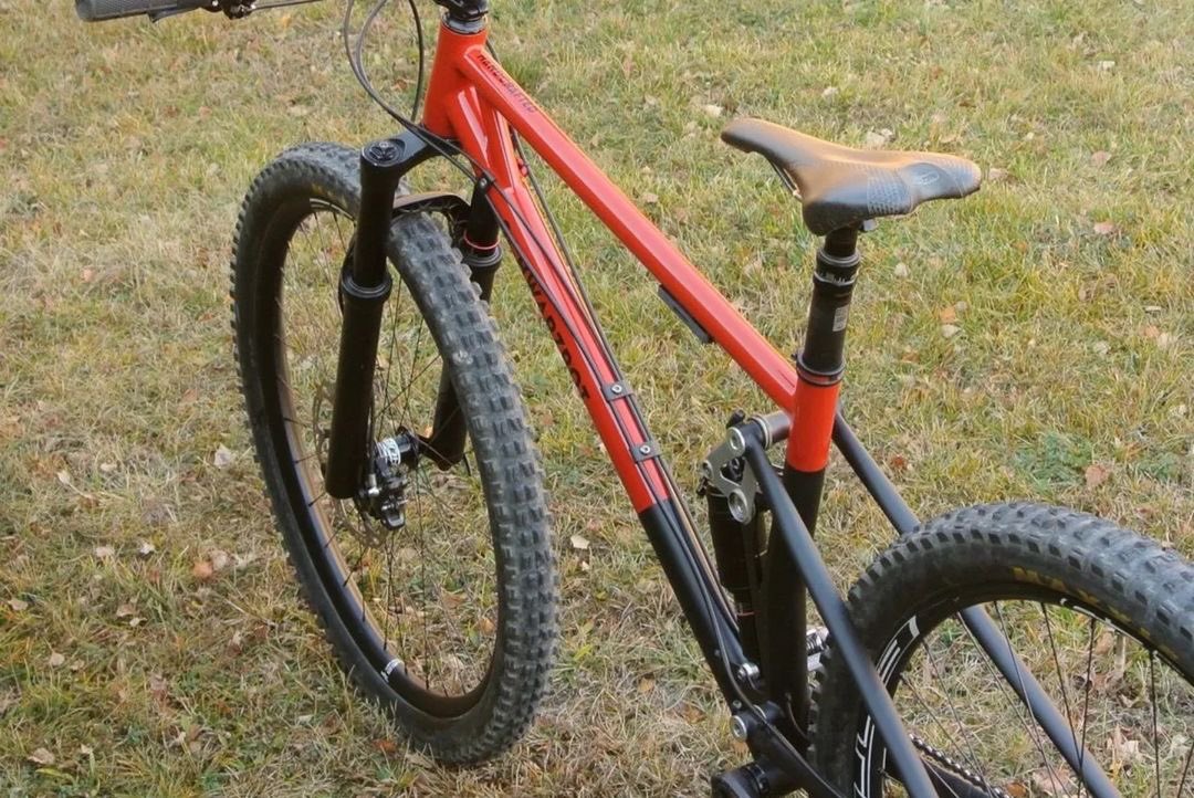 steelisrealmtb's tweet image. Full steel.... like FULL STEEL FS from Rideschwarzrot Cycles and like the model name the C4 its explosive 💥💣 Whats your thoughts on this beast? 🥰
#rideschwarzrot #steelisrealmtb #framebuilding #flexpivot #downcountry #steelisreal #ridemoreworkless #mountainbiking #mountainbike