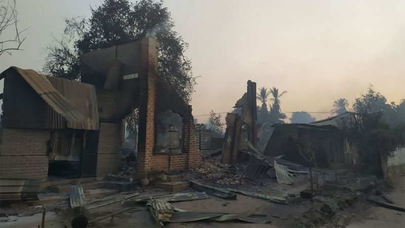 MizzimaNews's tweet photo. Myanmar troops burn villages in #Sagaing Division’s #Pale township | Mizzima #Myanmar News and Insight https://t.co/QENWammCtt https://t.co/ubeE0aQoht