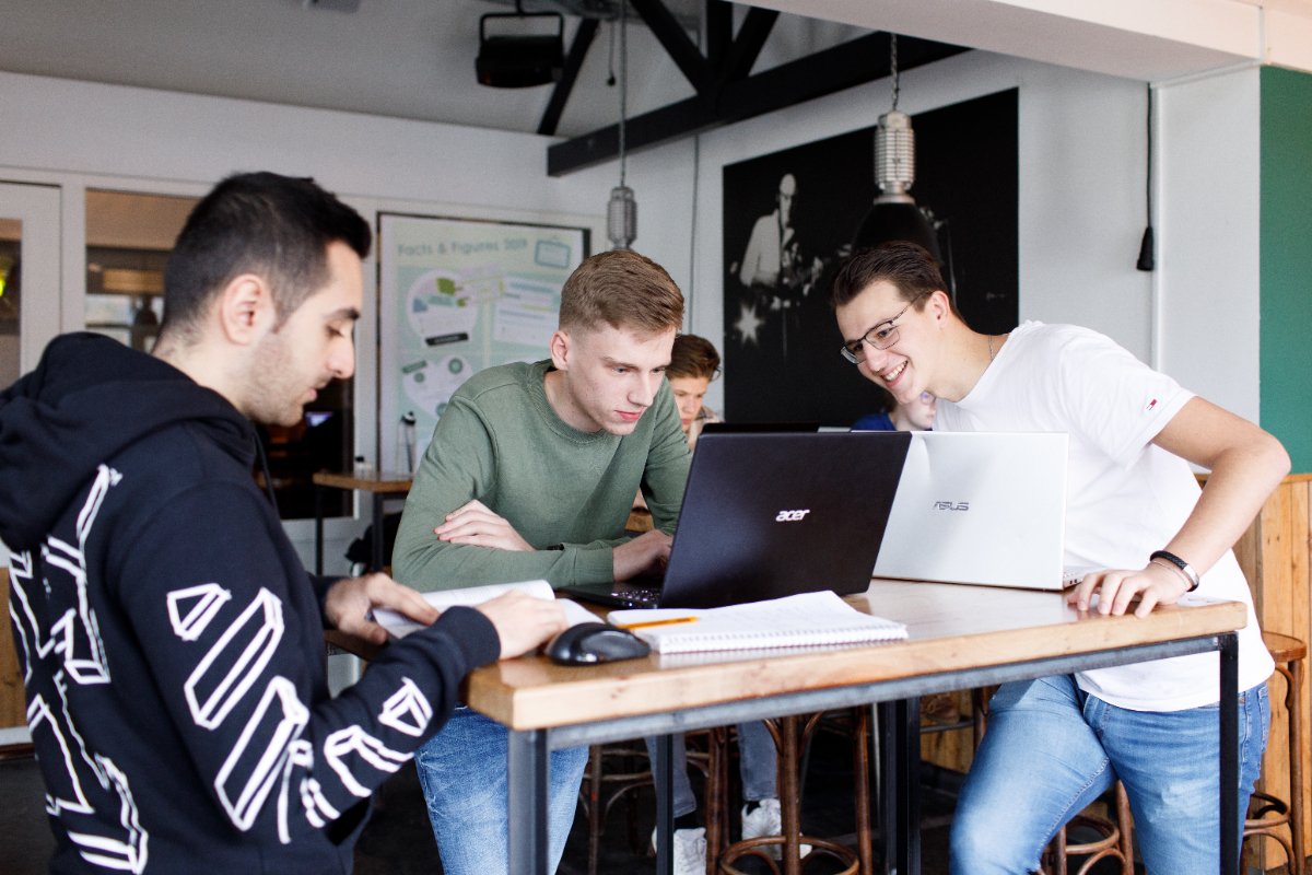 585 Utrechtse mbo’ers zijn nog op zoek naar een stage! Vraag nu subsidie aan om éxtra begeleidingsruimte vrij te maken en meer mbo-studenten een stageplek of leerbaan te bieden: bit.ly/3IrKd7M 
#stagekansutrecht #stage #mbostage #ditismbo