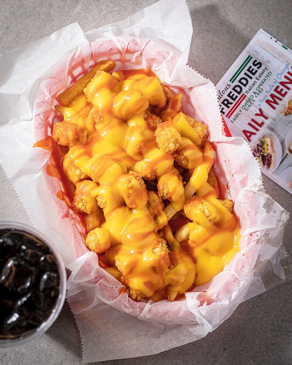 FreddiesOn31st's tweet photo. stay warm and order delivery β’ weβve got you covered π― mix and match your favorite fry style for #NationalTaterTotDay π₯ππ§ #chicagodelivery #orderonline #staywarm #chicagosnowday #chicagofood #chicagostyle https://t.co/cknHWe4GWu
