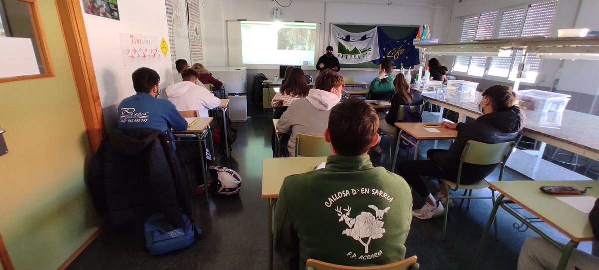 LifeSamfix's tweet image. The past two days we had the Tree Day in #Spain with a conference of Life #Samfix in Callosa d&apos;en Sarrià (province of #Alicante).
The meeting involved the students of IES Rodolfo Llopis with the aim of raising awareness of the problem of invasive exotic beetles. @LIFEprogramme