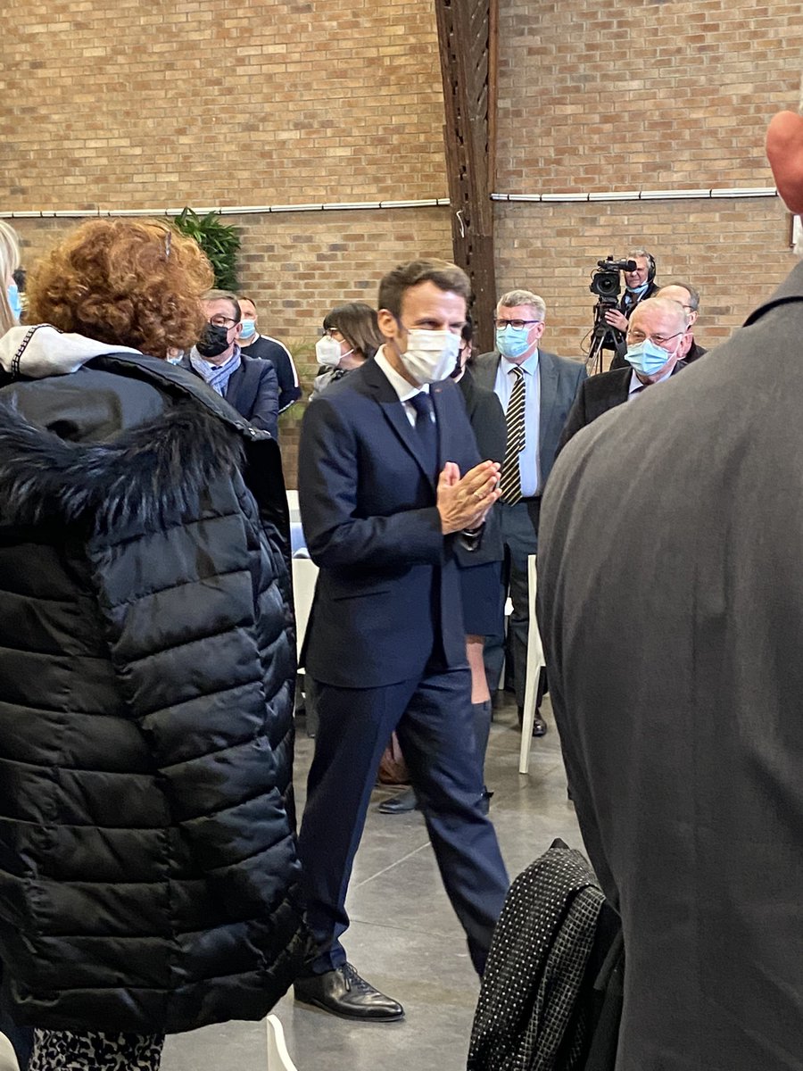 #ERBM Engagement pour le Renouveau du Bail Macron : les annonces du Président ne donnent aucune lisibilité aux maires. La méthode est mauvaise : pas de projet global chiffré, de l’argent à profusion, le président est sûr d’être réélu : « je reviendrai » <a href="/VDNDouai/">VDN Douai</a> <a href="/lobservateur59/">L'Observateur</a>