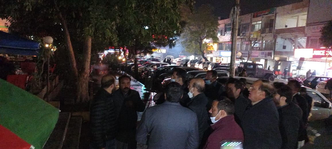 dcislamabad's tweet photo. Fire incident at F 10 markaz . All of us are on spot. Cause of fire is congestion and inappropriately placed gas cylinders . We are taking action right away . No loss or injury reported. https://t.co/ihlL67Vov1