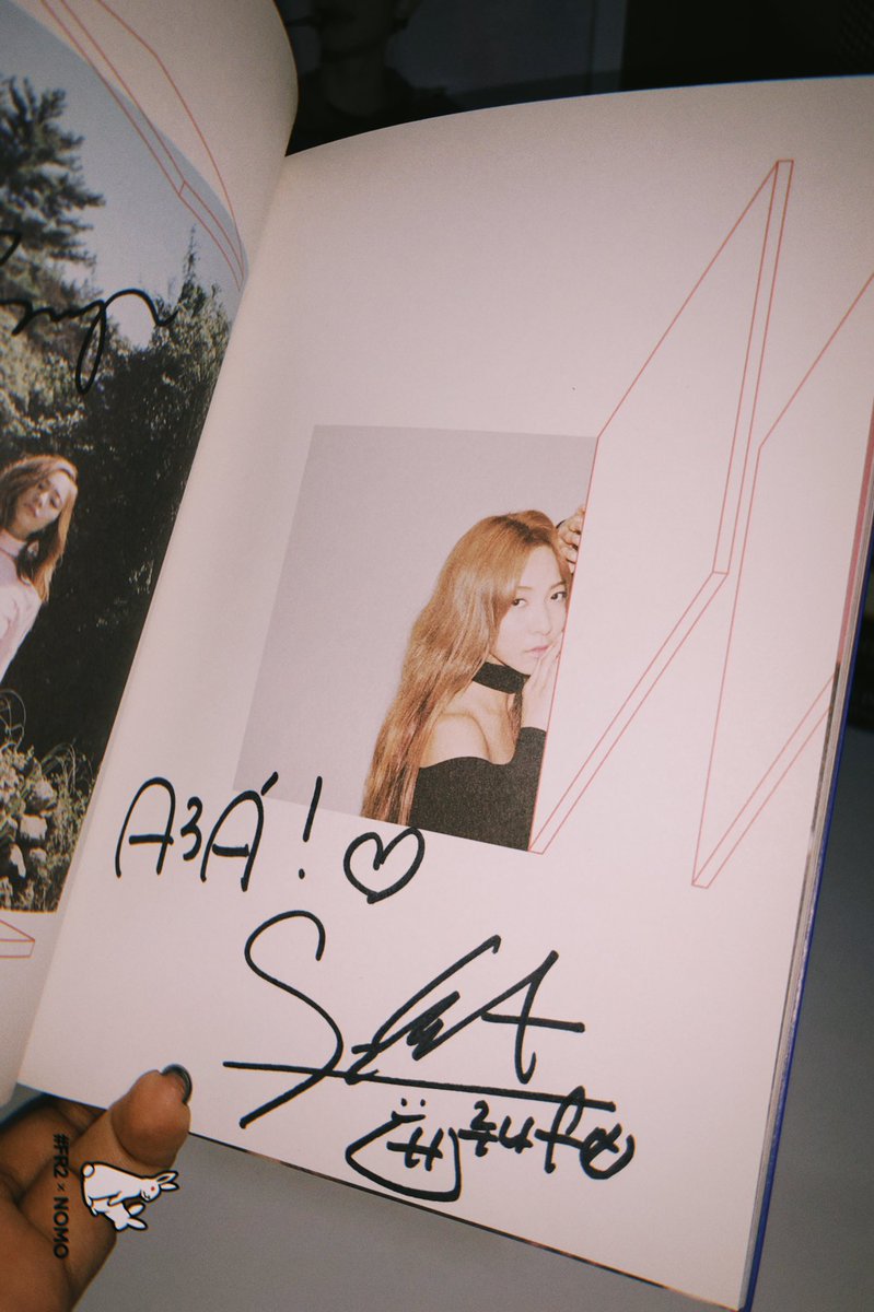 yunjae's tweet photo. I feel like this copy of f(x)’s 4 Walls album needs to be placed in an acrylic case 😭 

Signed by all members, most definitely during a fansign🥺 
 
#fx #fx_4walls https://t.co/quQW0bZa1q