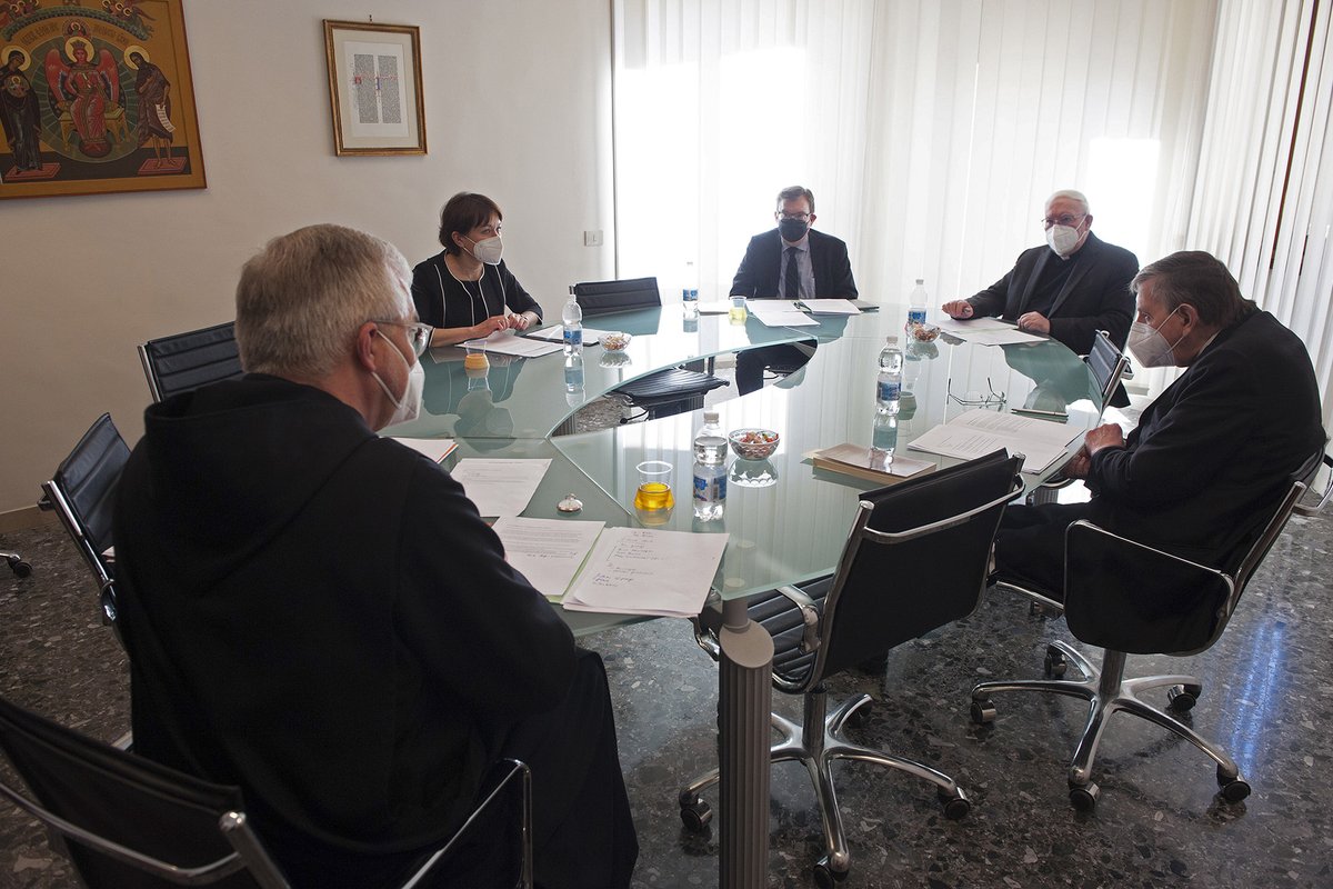 lutheranworld's tweet photo. LWF General Secretary Rev. Anne Burghardt and Assistant General Secretary for Ecumenism Prof. Dirk Lange meet in Rome with Cardinal Kurt Koch, Bishop Brian Farrell and Fr Augustinus Sander at the Pontifical Council for Promoting Christian Unity.

📷 CPP/Alessia Giuliani for LWF https://t.co/UIXymwsEUA