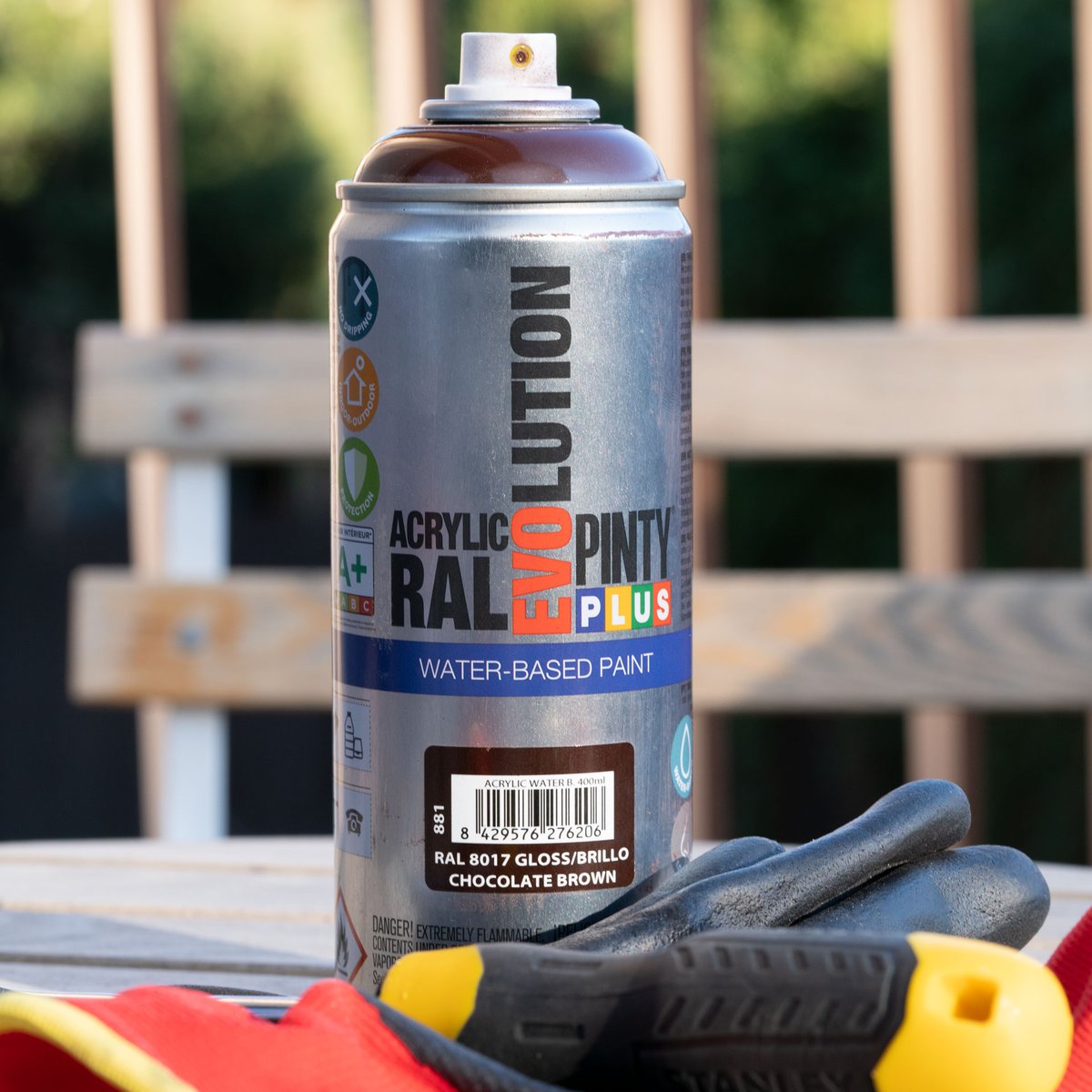 La pintura base agua colores RAL brillantes de Pintyplus se llama Evolution Water Based.

Una vez seca, la pintura es resistente, dura y flexible. Para que los objetos pintados duren años.

#multisuperficie #pintarporex #homedeco #homedecor #pintura #spray #ral #ral8017