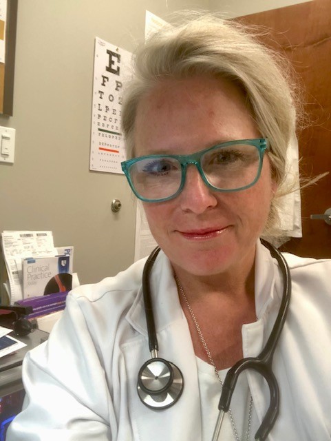 Congrats to Debbie Jonas, Physician Assistant, and recipient of the <a href="/EversideHealth/">Everside Health</a> Community Core Value Award. Debbie comes to work every day striving to create a welcoming and inclusive community with our patients, clients, and teammates. Thank you, Debbie! #WeAreEverside