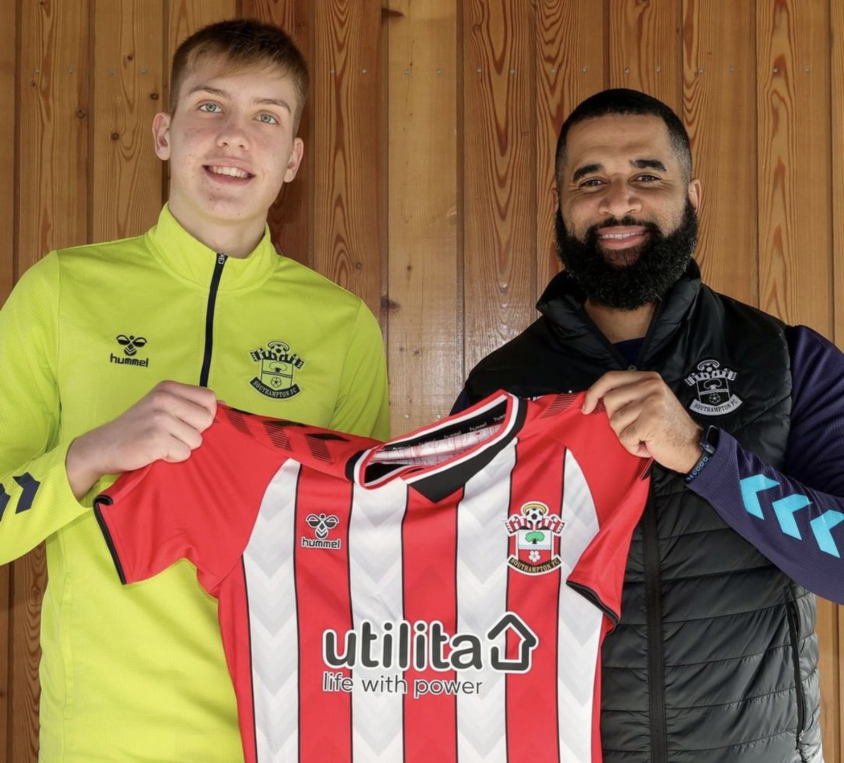 TheSaintCentre's tweet photo. ✅ Confirmed: Saint Will! 😇

Southampton have confirmed the signing of Will Armitage from Cheltenham Town. The 16 year-old defender rejected Chelsea and Arsenal in favour of a move to the south coast.

#saintsfc https://t.co/i1meWZrxTe